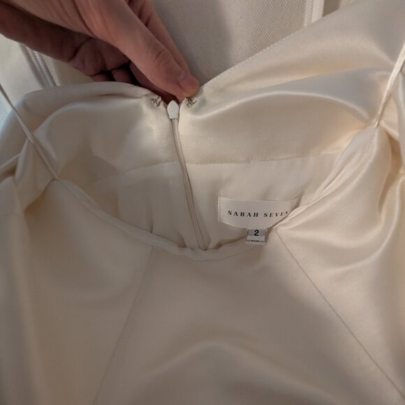 Scout Bridal Mystic Wedding Dress with Veil included sz2 - Picture 3 of 9